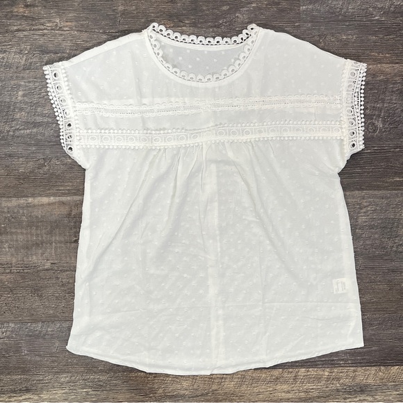 Tops - White short sleeve blouse top shirt size small S B185